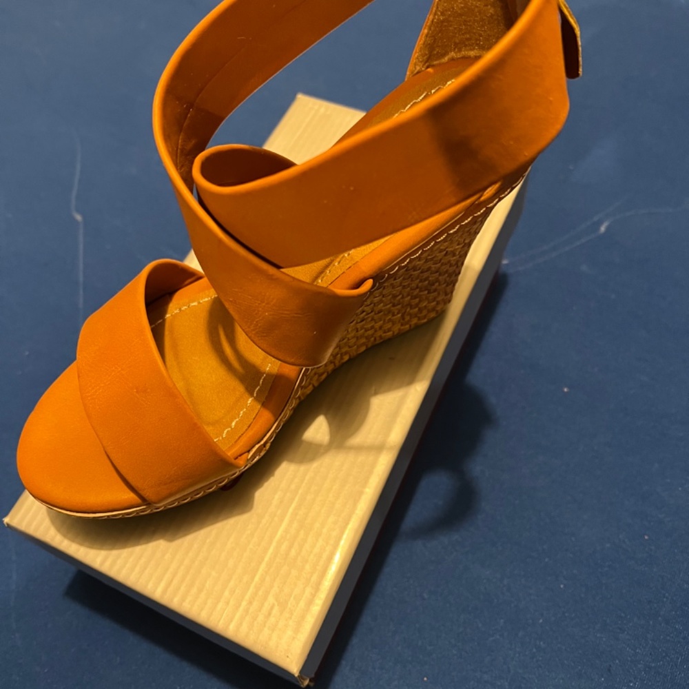 Shoes - Picture 8 of 9